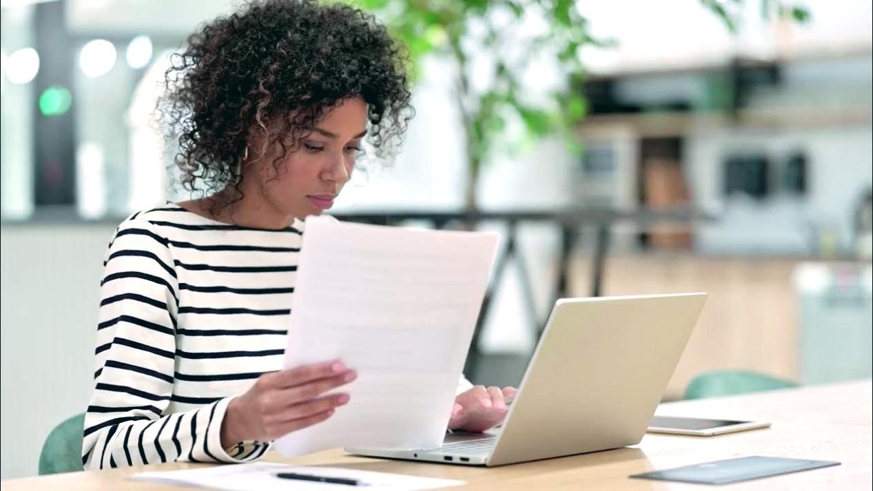 Teilnehmer bei praktischen Kommunikationsübungen