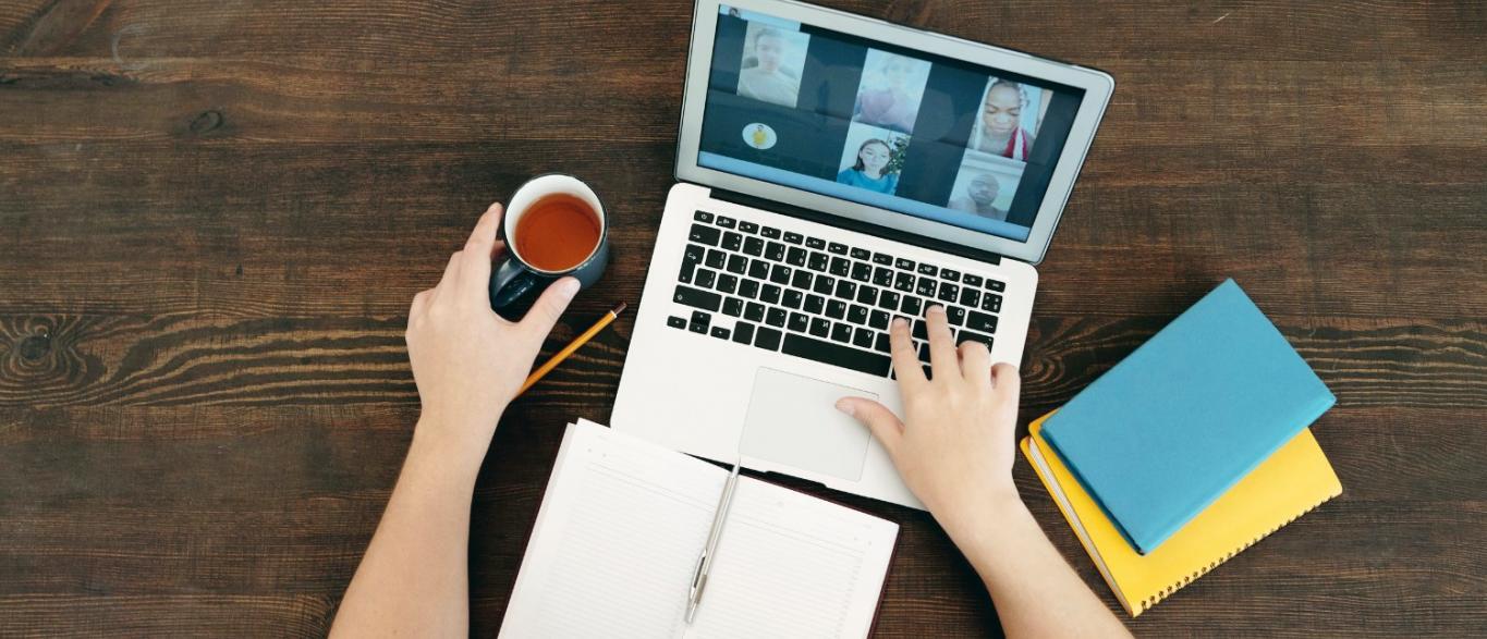 Teilnehmer während einer praktischen Kommunikationsübung im Webinar